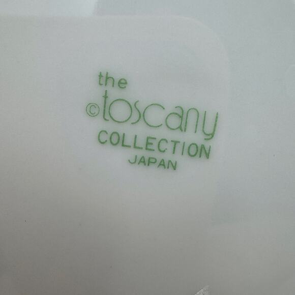 Set of 4 Vintage Christmas Holiday Plates Toscany Collection Salad Luncheon - Picture 3 of 6